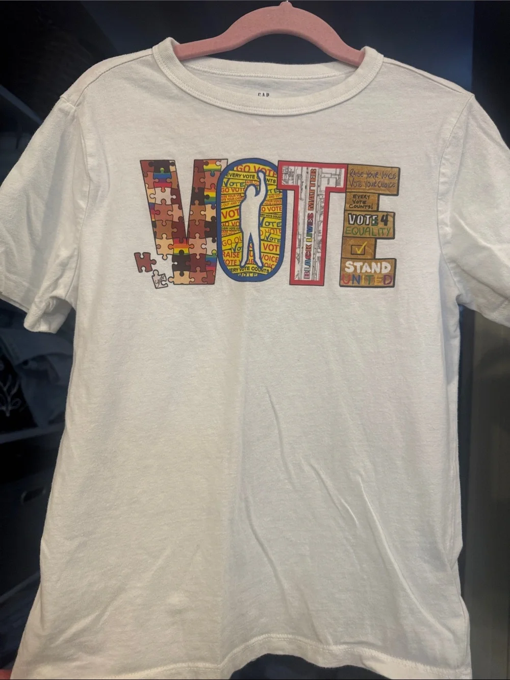 GAP White Short Sleeve Tee with Multicolor 